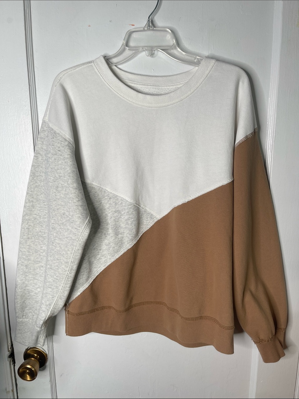 A&F Soft Crewneck Sweatshirt Large Colorblock White Gray Beige L Abercrombie